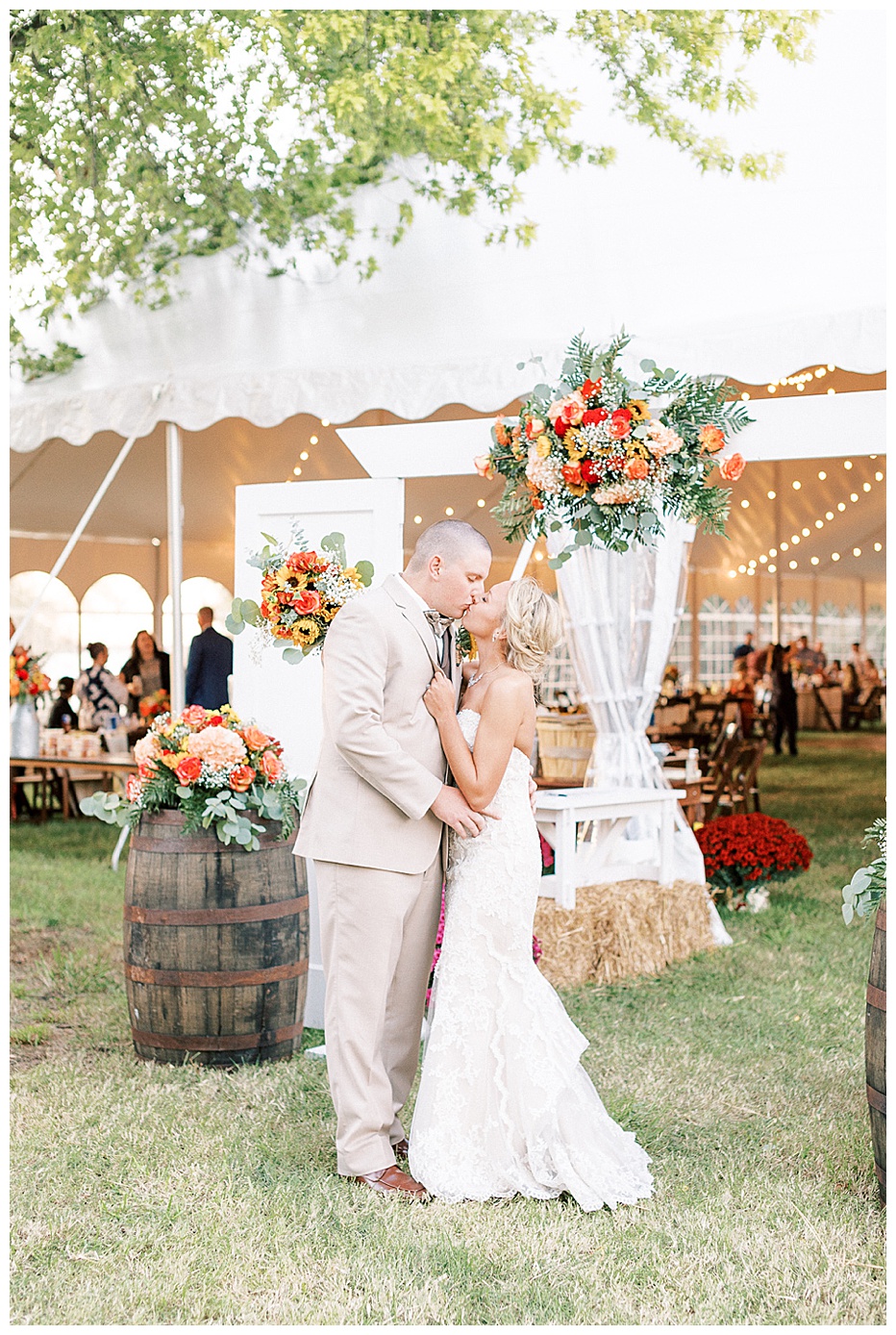 A Charming Autumn Bayfront Wedding in Maryland by Washington, DC and Florida Keys Wedding Photographer || Lizzy Morrison of LB Photography